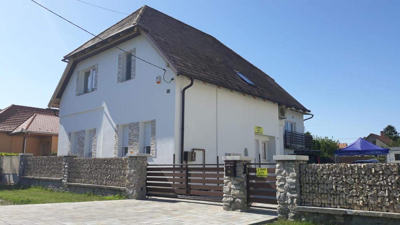 Zimmerferi Apartman Keszthely Apartamento Exterior foto