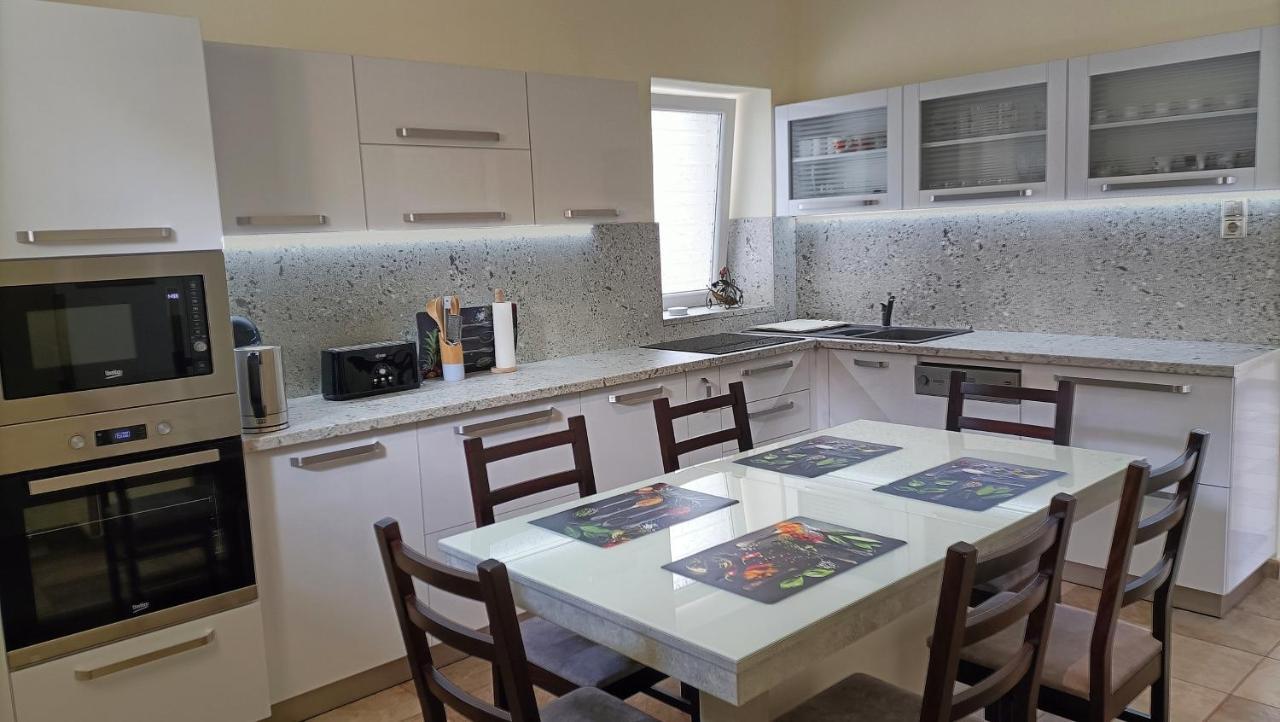 Zimmerferi Apartman Keszthely Apartamento Exterior foto